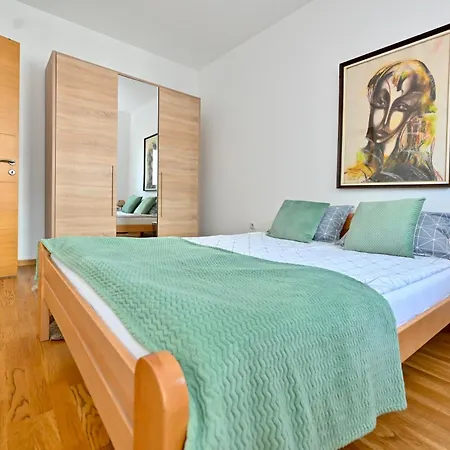 Urban Apartment *