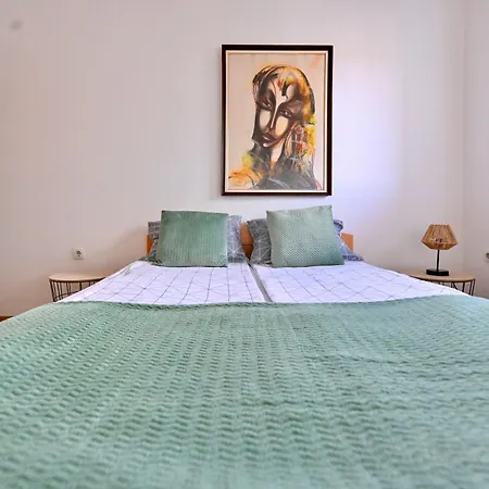 Urban Apartment *